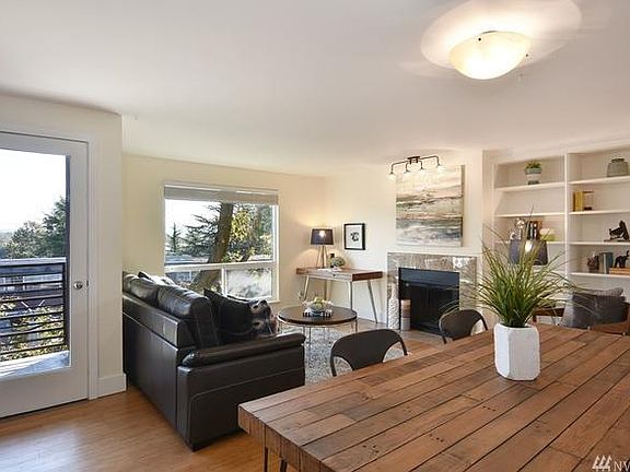 Open space Living/Dining.