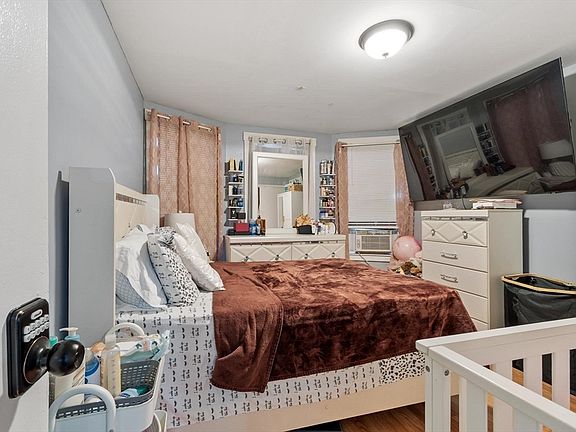 4th image of 10 Kempton Ct