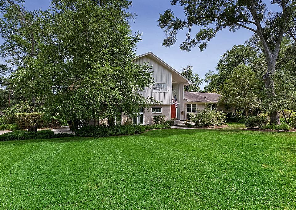 1st image of 304 Lakeshore Dr