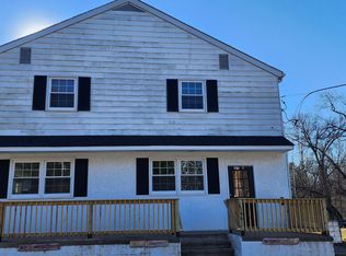 146 Walnut St APT 2B, Mont Clare, PA