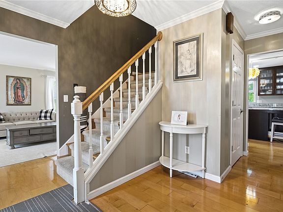 4th image of 700 Park Hills Dr