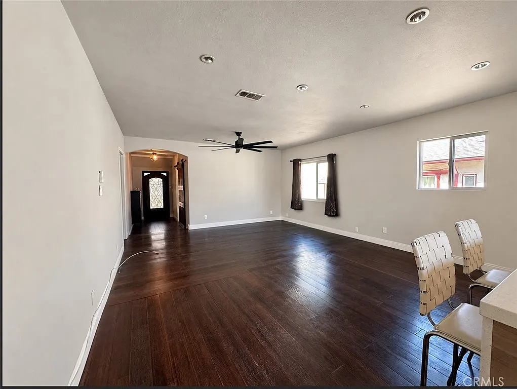 3 bed, 1276 sqft, $3,750 — Photo 3