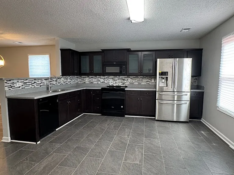 500 Castle Ridge Dr — Photo 7