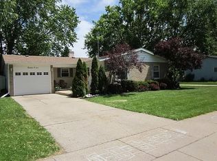 1202 Manchester Mall, McHenry, IL 60050