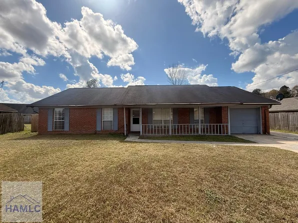 972 Birchfield Dr, Hinesville, GA 31313