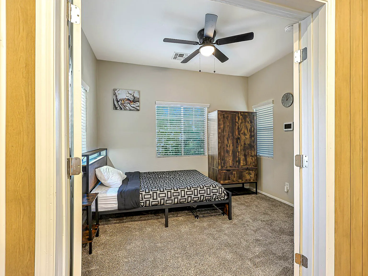 4 bed, 2.5 bath, 1913 sqft, $888 — Photo 1