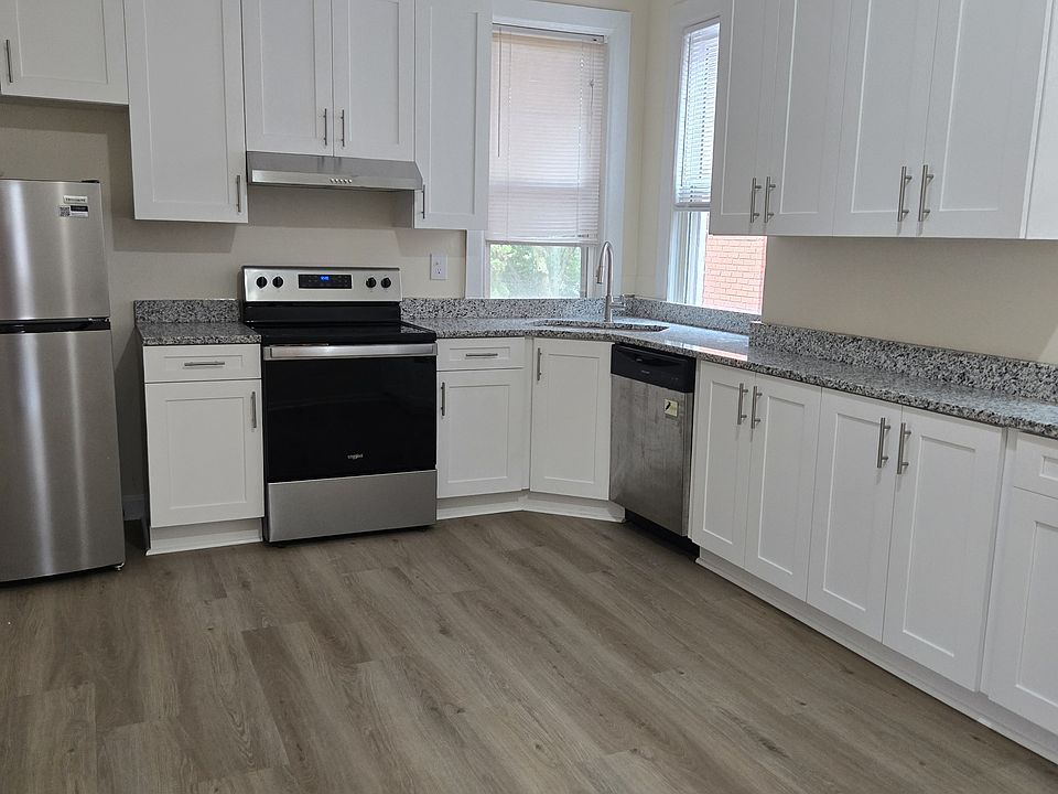 1st image of 910 Colonial Ave