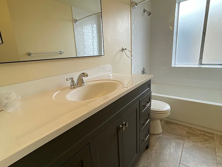 Executive House — Photo 10