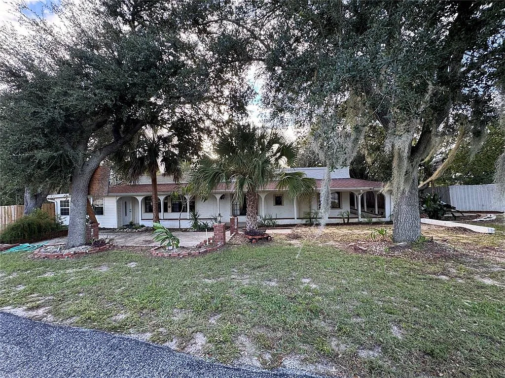 3 bed, 2.0 bath, 2069 sqft, $1,695 — Photo 3