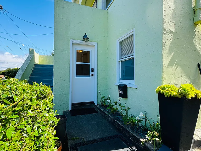 577 Cypress St #B — Photo 9