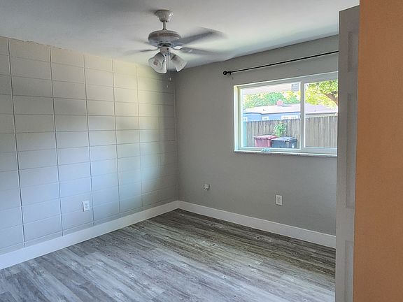 5th image of 1001 N Hampton Ave