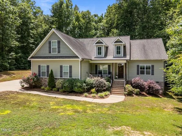 45 Chaucer Ct W, Zebulon, NC 27597