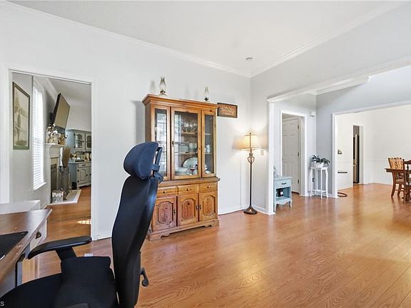 3rd image of 1914 Treyburn Ln