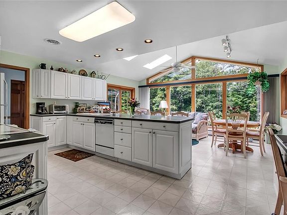 3rd image of 5481 Allen Dr