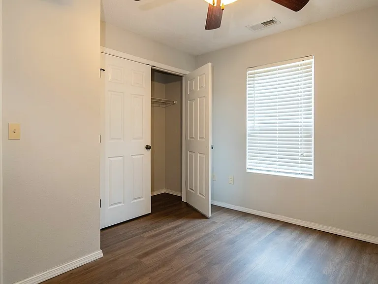 Scenic Station Apartments — Photo 19