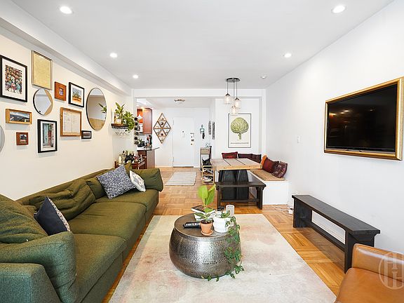 4th image of 211 E 18th St APT 1M