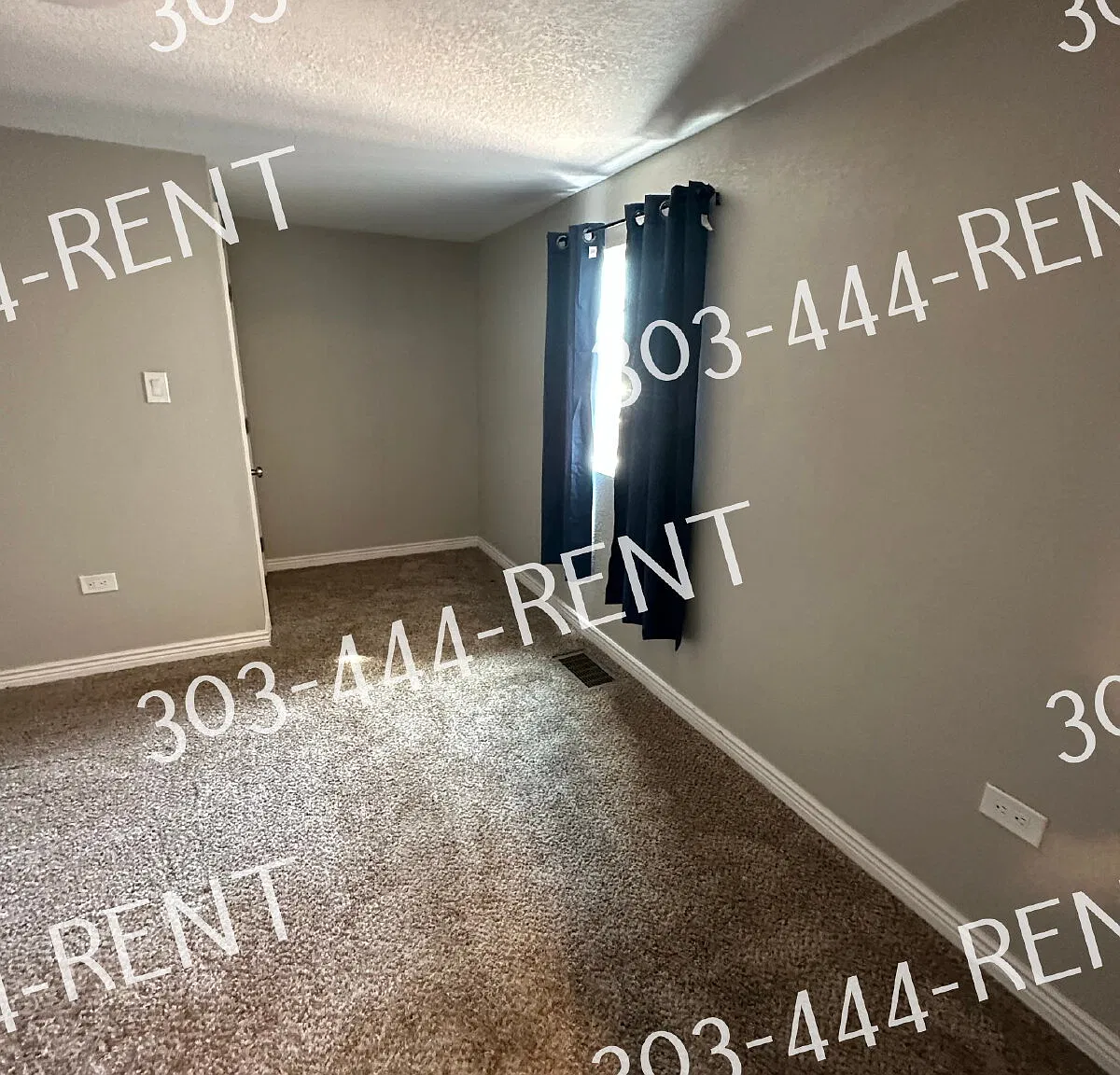 3 bed, 1452 sqft, $2,445 — Photo 4