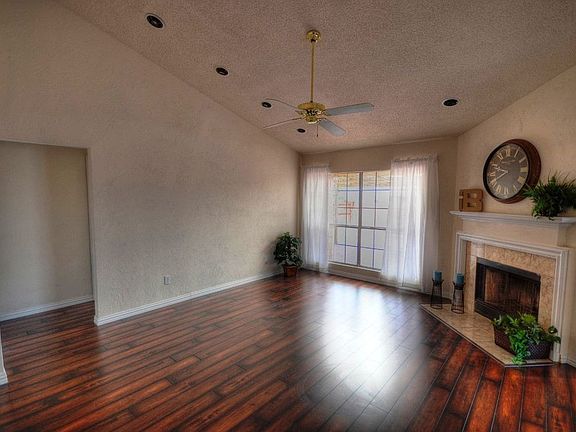 4th image of 819 Bracken Pl