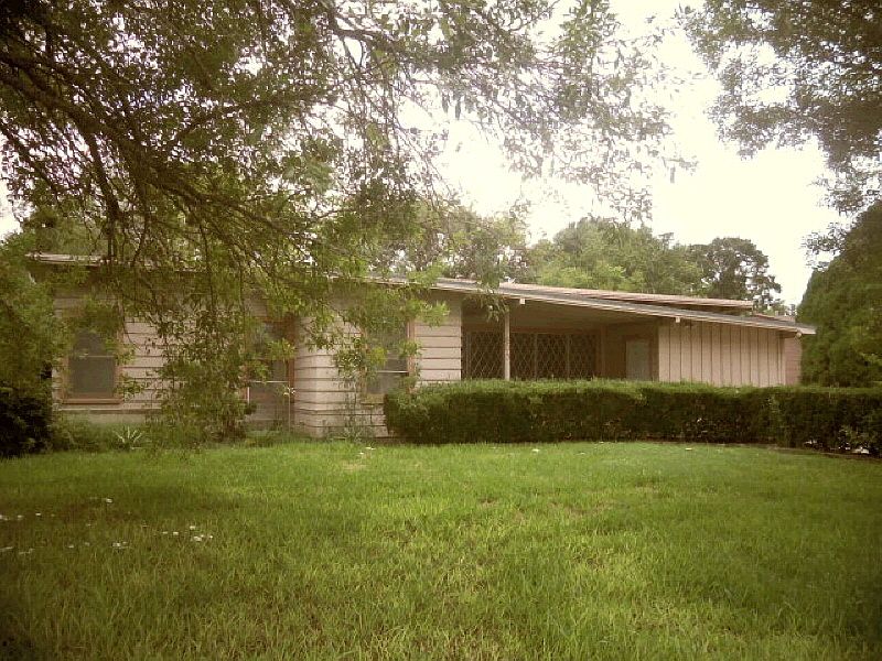 1st image of 805 E Crestwood Dr