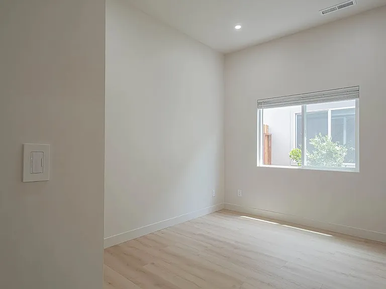 987 Harcourt Ave — Photo 13