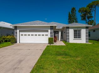 223 Stanhope Cir, Naples, FL 34104