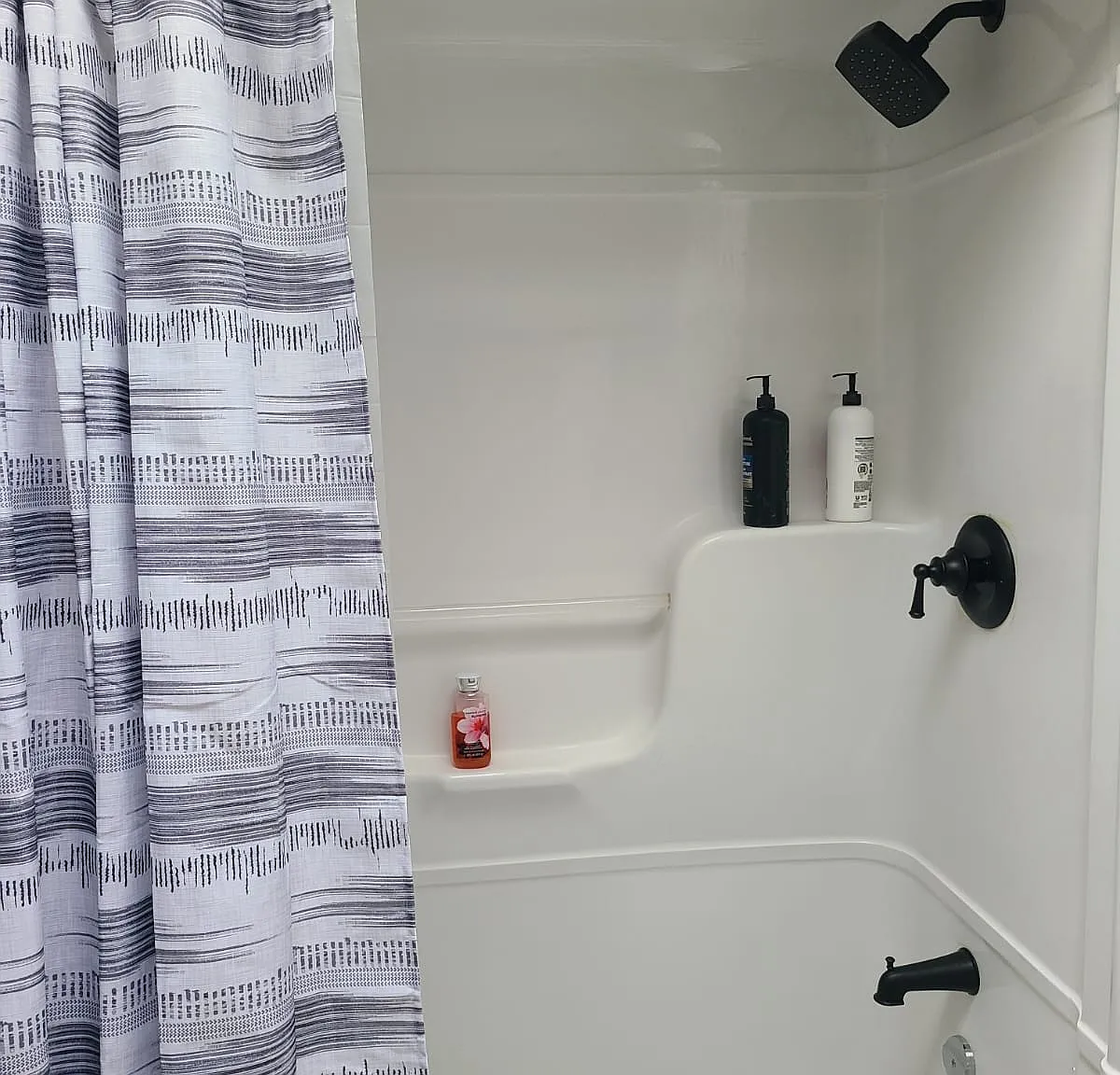 3 bed, $1,400 — Photo 4