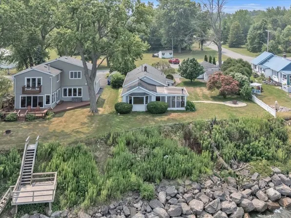 3073 Maple Ave, Wilson, NY 14172