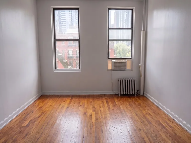 401 W 47th St #11 — Photo 2
