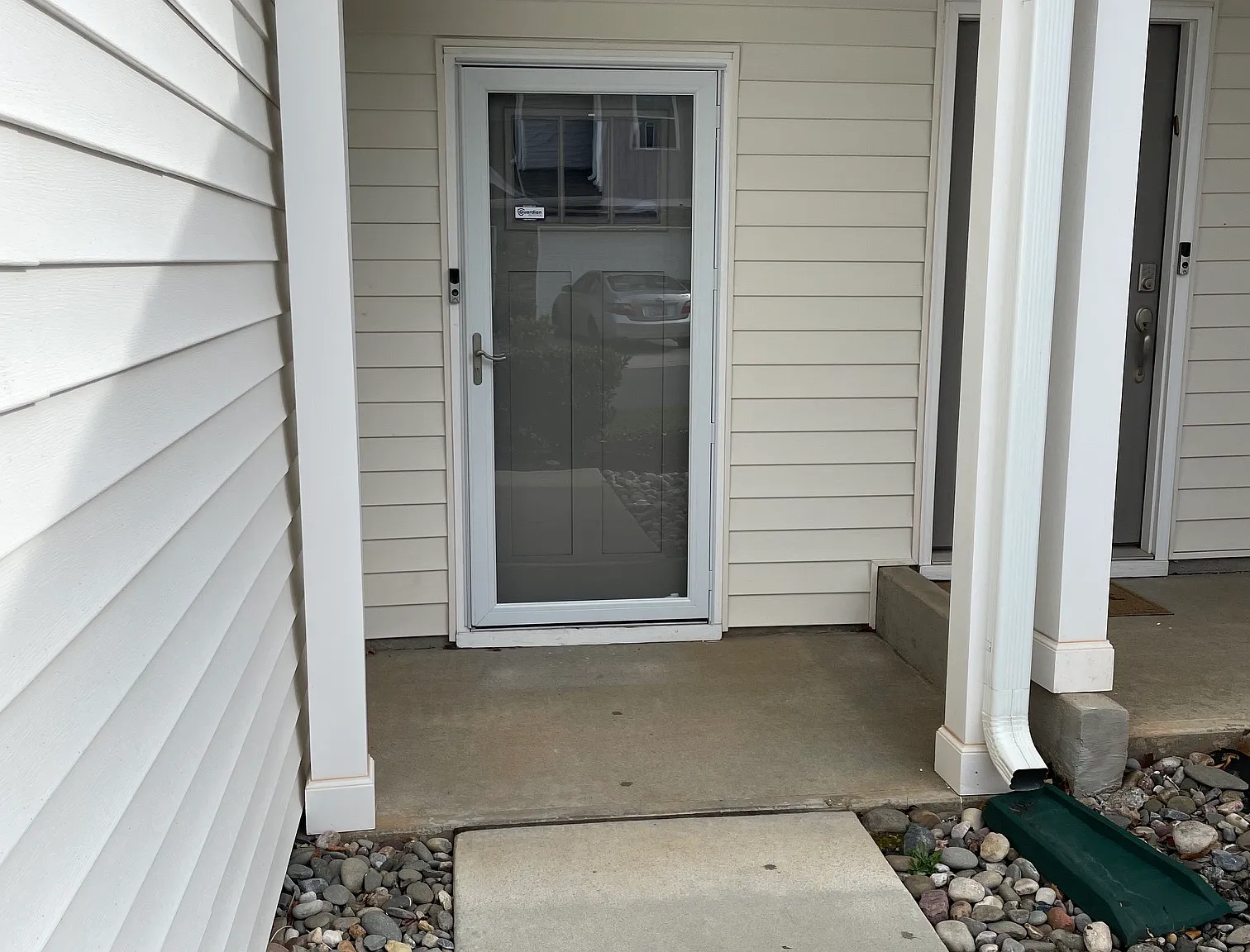 4 bed, 2439 sqft, $2,500 — Photo 2