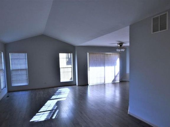 4th image of 52 Ione Dr