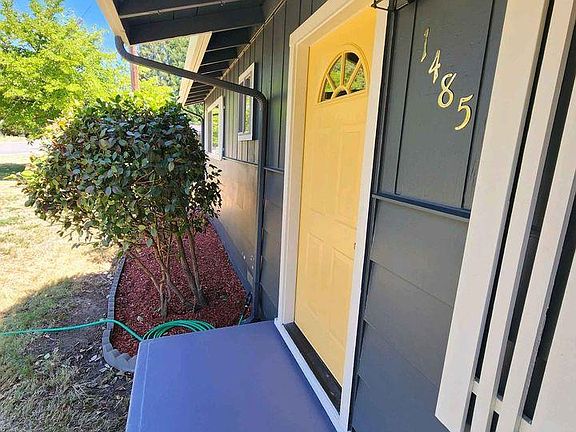 3rd image of 1485 SE Portola Dr