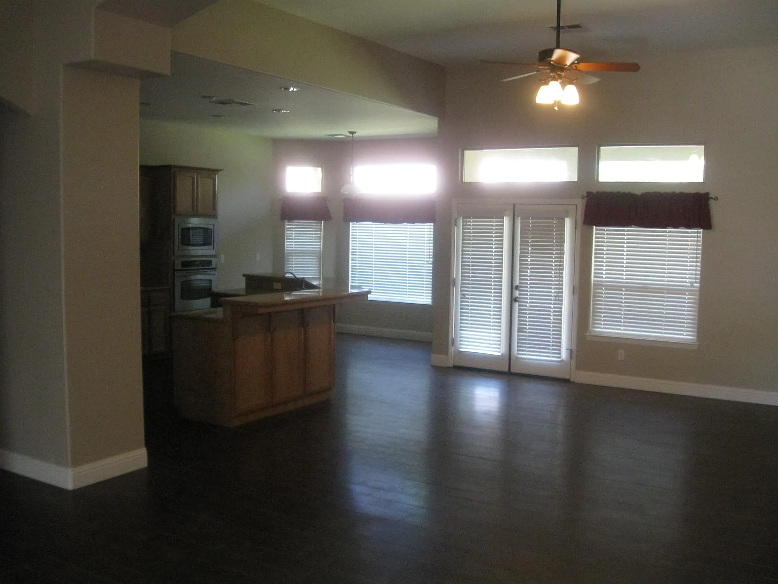 4 bed, 2.5 bath, 2432 sqft, $3,500 — Photo 2