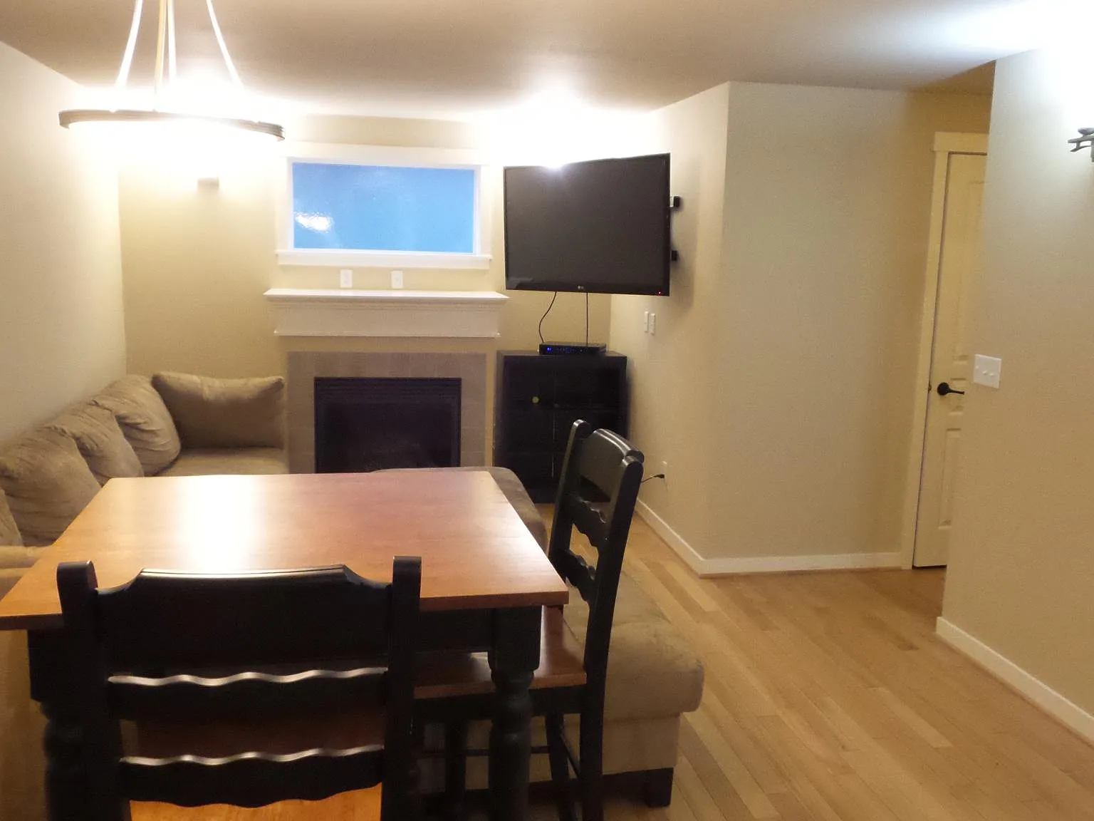3 bed, 2.5 bath, 1440 sqft, $4,400 — Photo 3