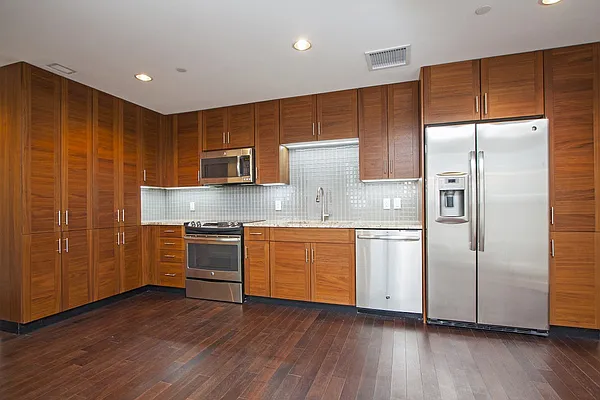 Rented by BLU Real Estate | media 38