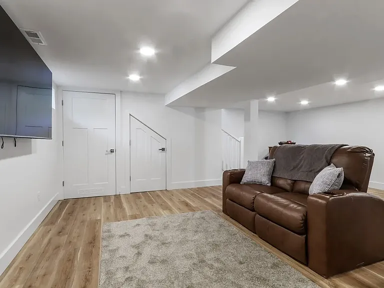 190 Dewey Ave — Photo 9
