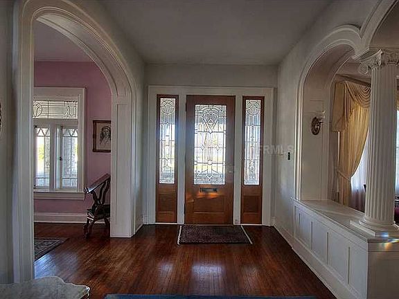 3rd image of 725 S Brevard Ave