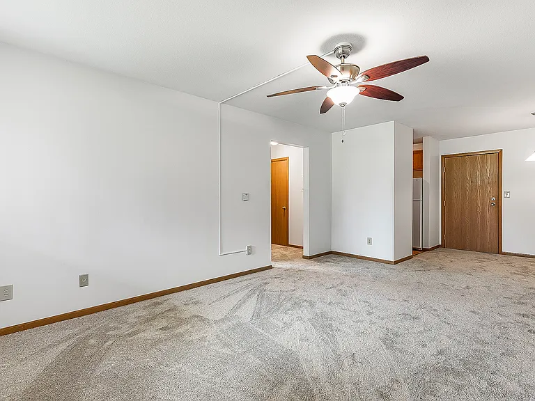 HICKMAN HILL APARTMENTS — Photo 7