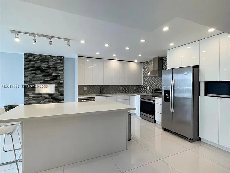 19390 Collins Ave #907 — Photo 2