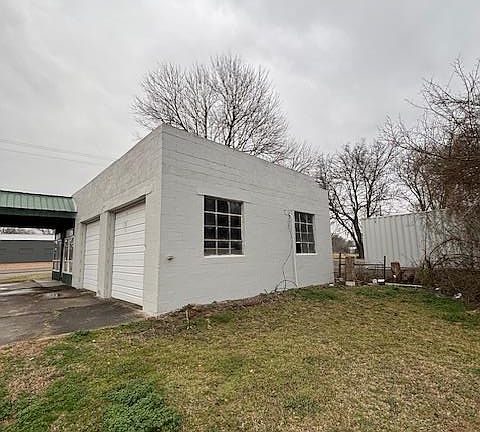5th image of 1403 W Columbia St