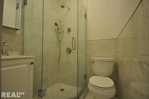 Rented by REAL New York | media 24