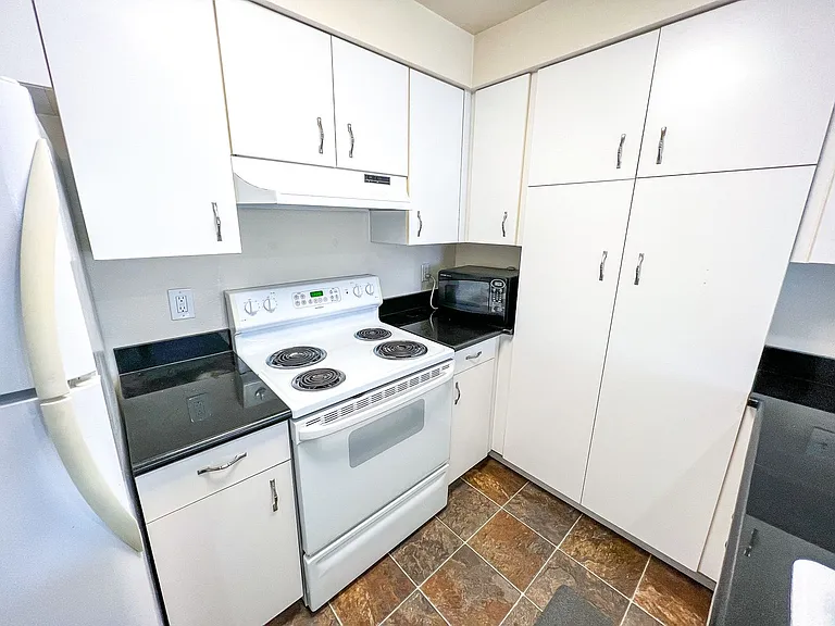 Castellan Apartments — Photo 19