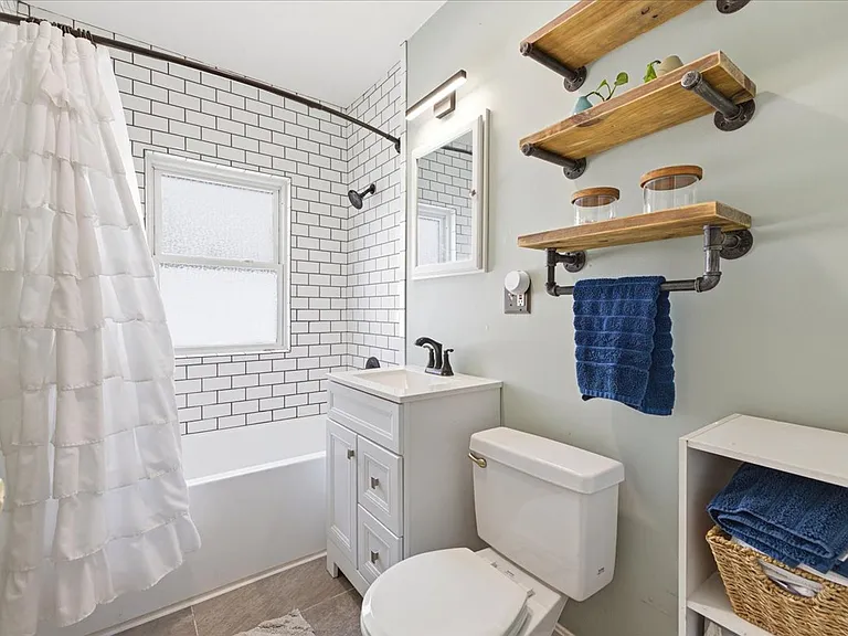191-193 Cornell St #2 — Photo 17