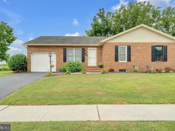 66 Sycamore Ln, Hanover, PA 17331