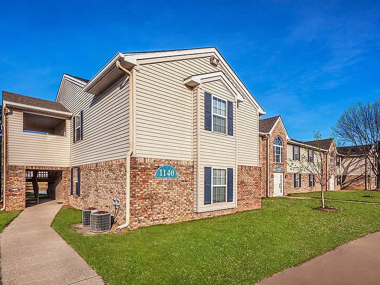 Bexley Village Apartments — Photo 36