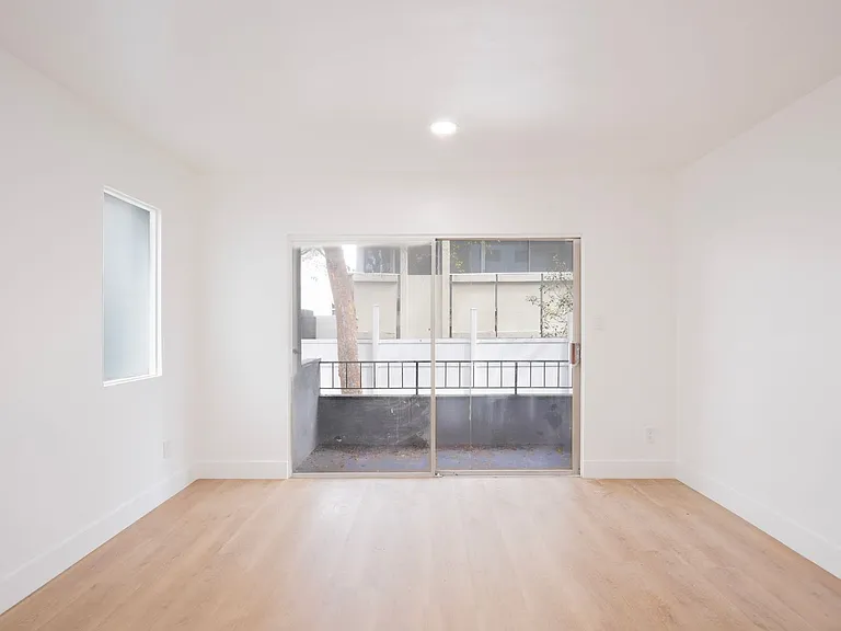 1626 N Fuller Ave — Photo 14