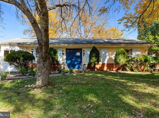 1046 S Ironwood Rd, Sterling, VA 20164