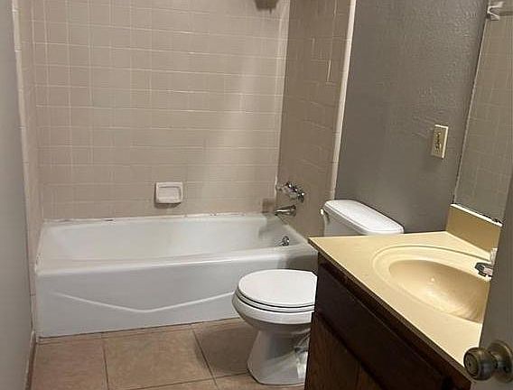 5th image of 1221 W Hopkins St #13-1