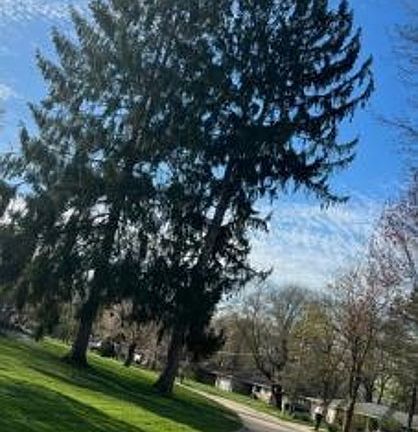 Exterior Neighborhood (street photo)