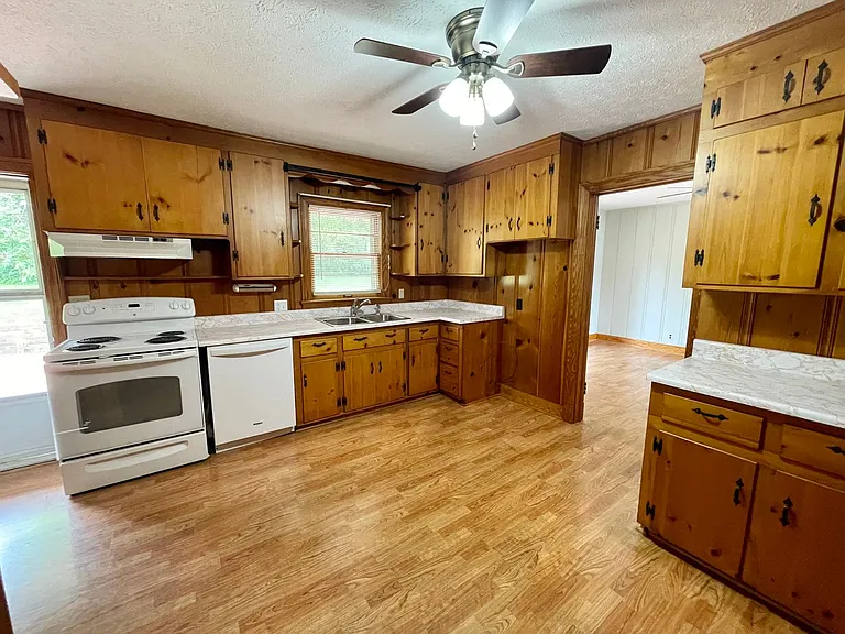 1206 S Madison St — Photo 6