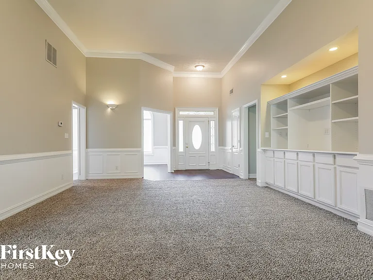 715 Roland Manor Dr — Photo 3